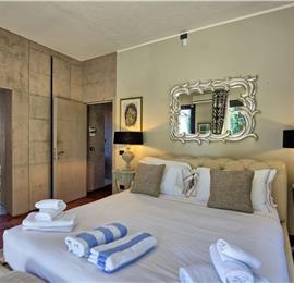 5 bedroom villa with pool and tennis court near San Gimignano, sleeps 10